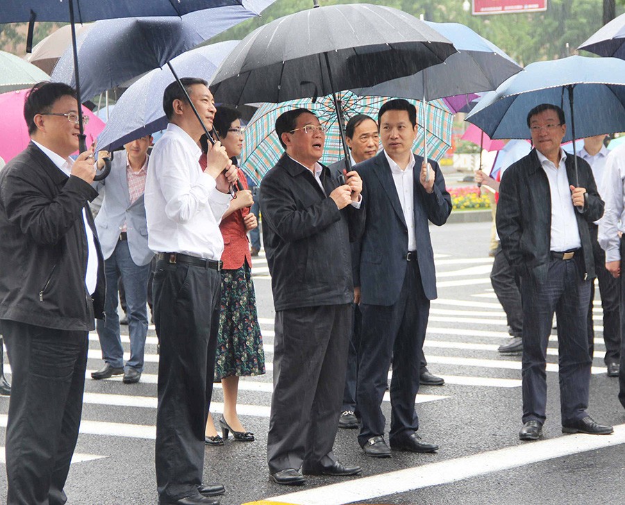 中央政治局常委、國(guó)務(wù)院總理李強(qiáng)（時(shí)任浙江省委副書記、省長(zhǎng)）調(diào)研耀廈集團(tuán)承建的西湖大道提升改造工程